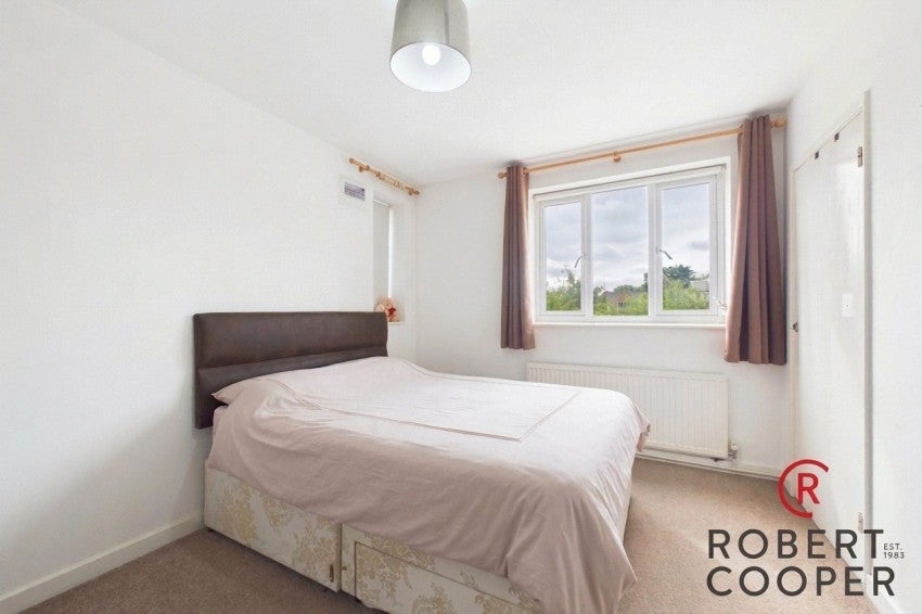 Flat Tolcarne Drive in Greater London