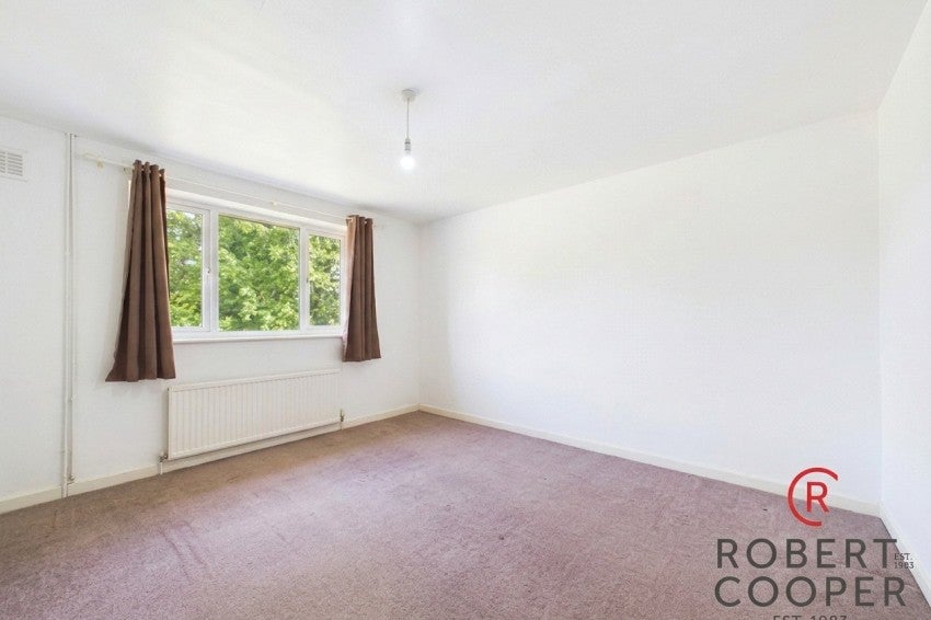 Flat Tolcarne Drive in Greater London
