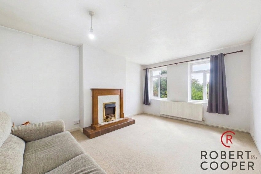 Flat Tolcarne Drive in Greater London