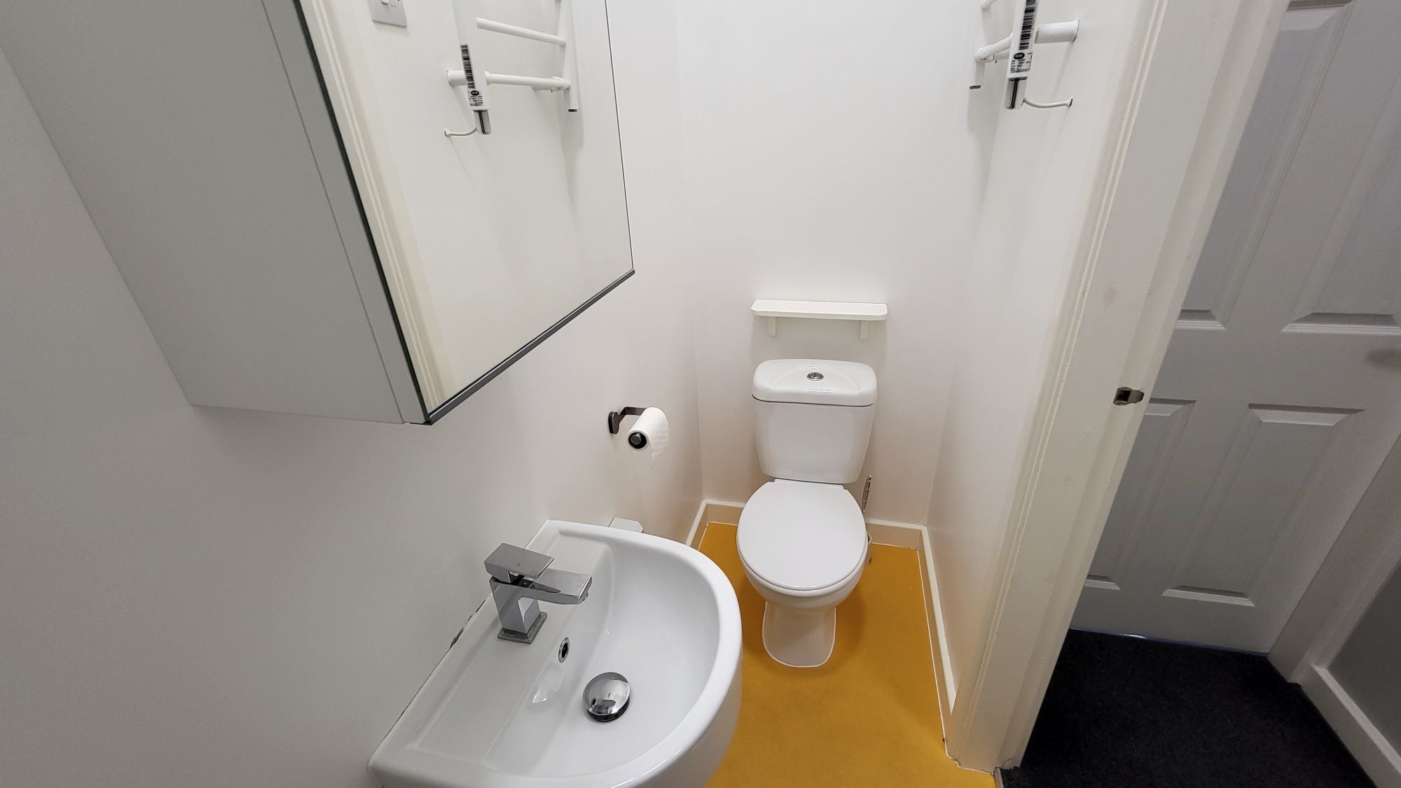 Room Auckland Road in Doncaster
