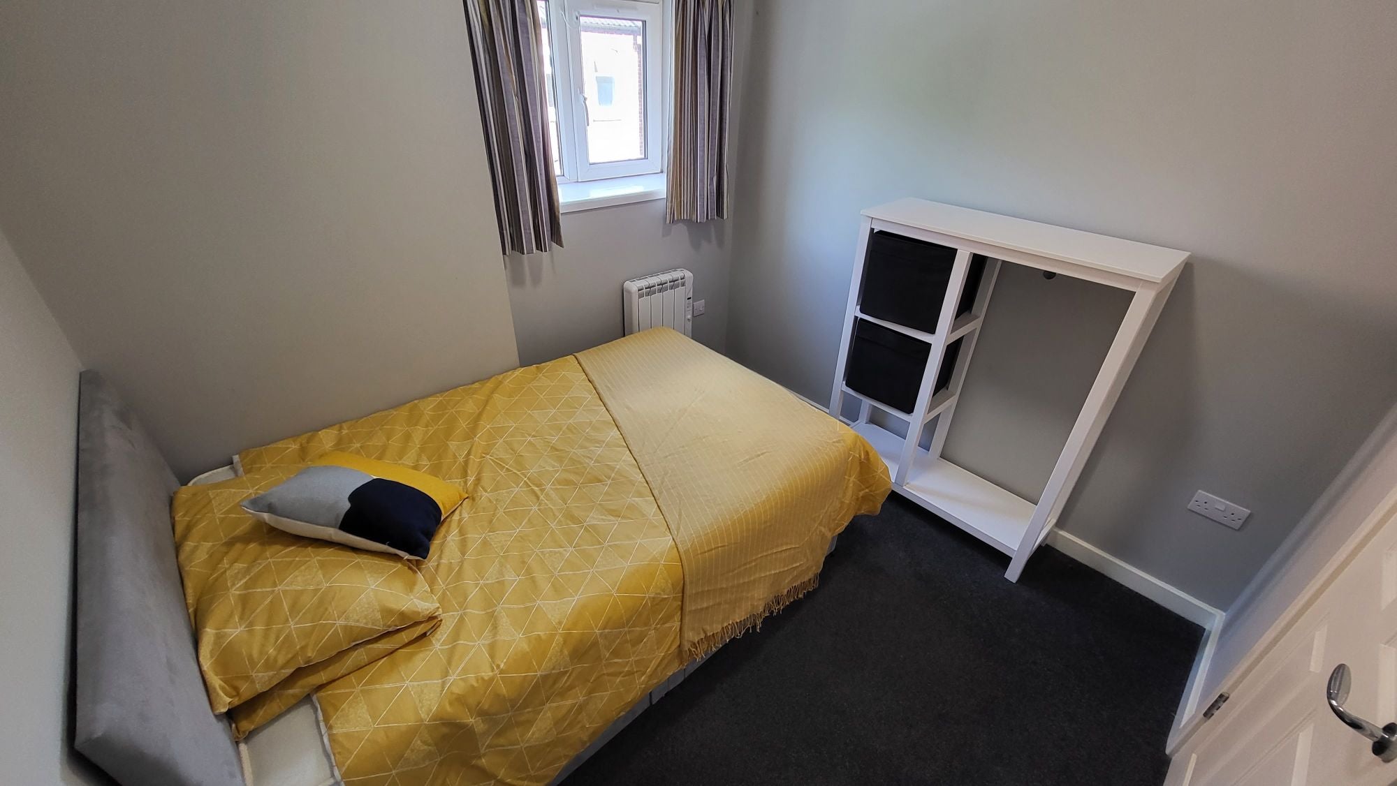 Room Auckland Road in Doncaster