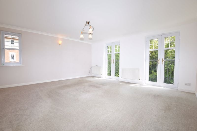 Flat Admiral Way in Tonbridge and Malling