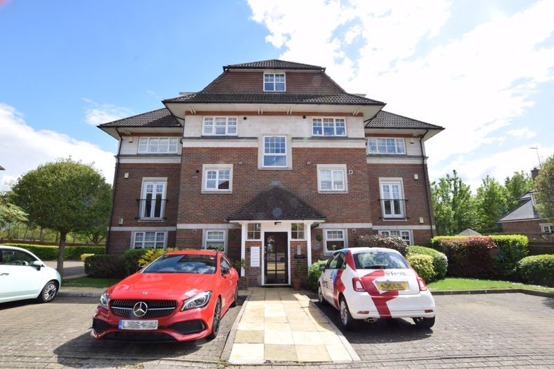 Flat Admiral Way in Tonbridge and Malling