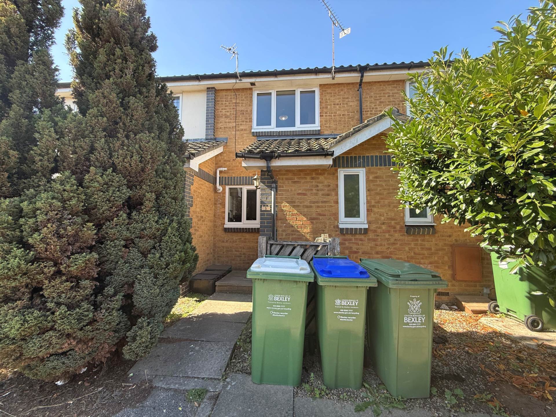 House Dabbling Close in Greater London