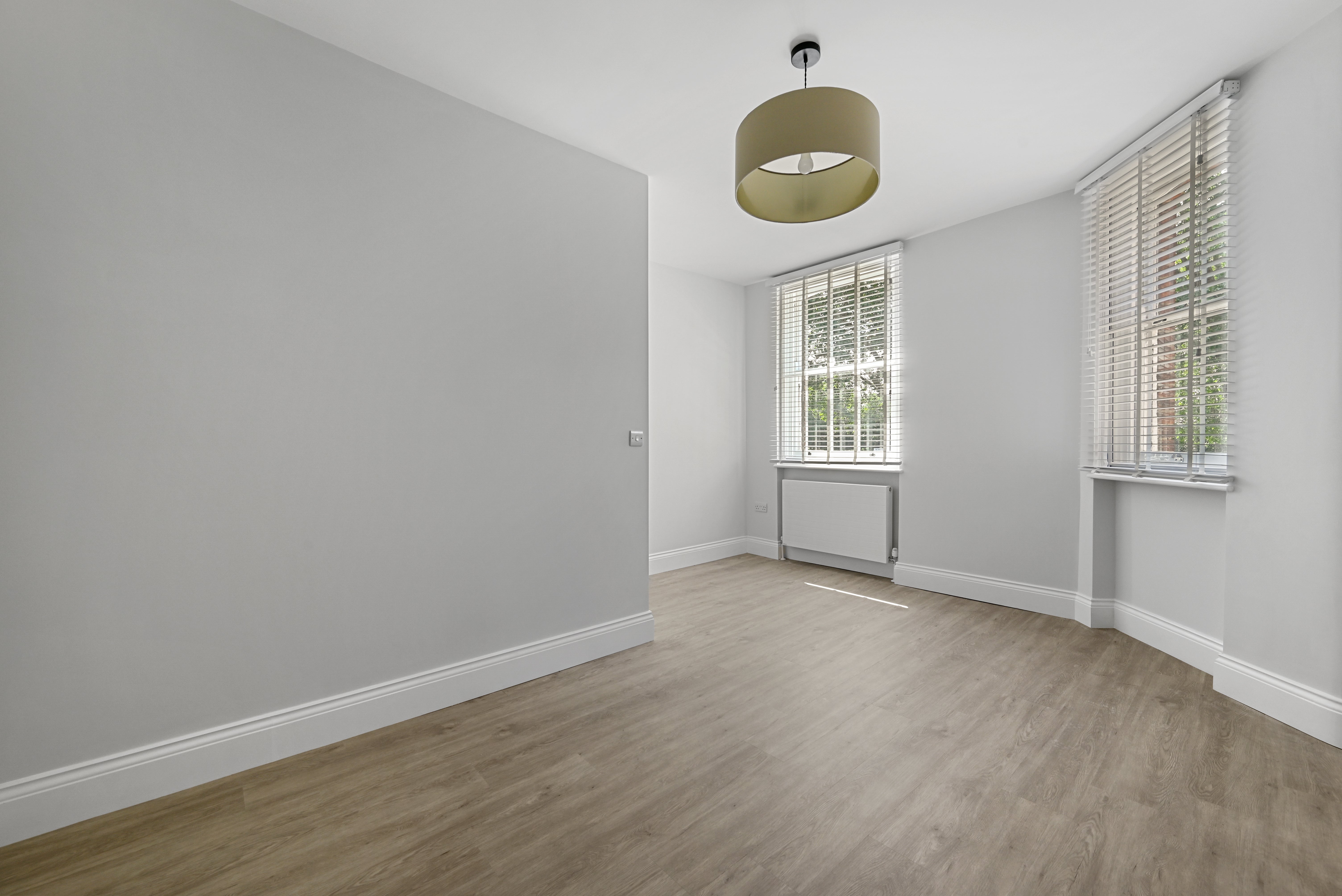 Flat Bolingbroke Road in Greater London