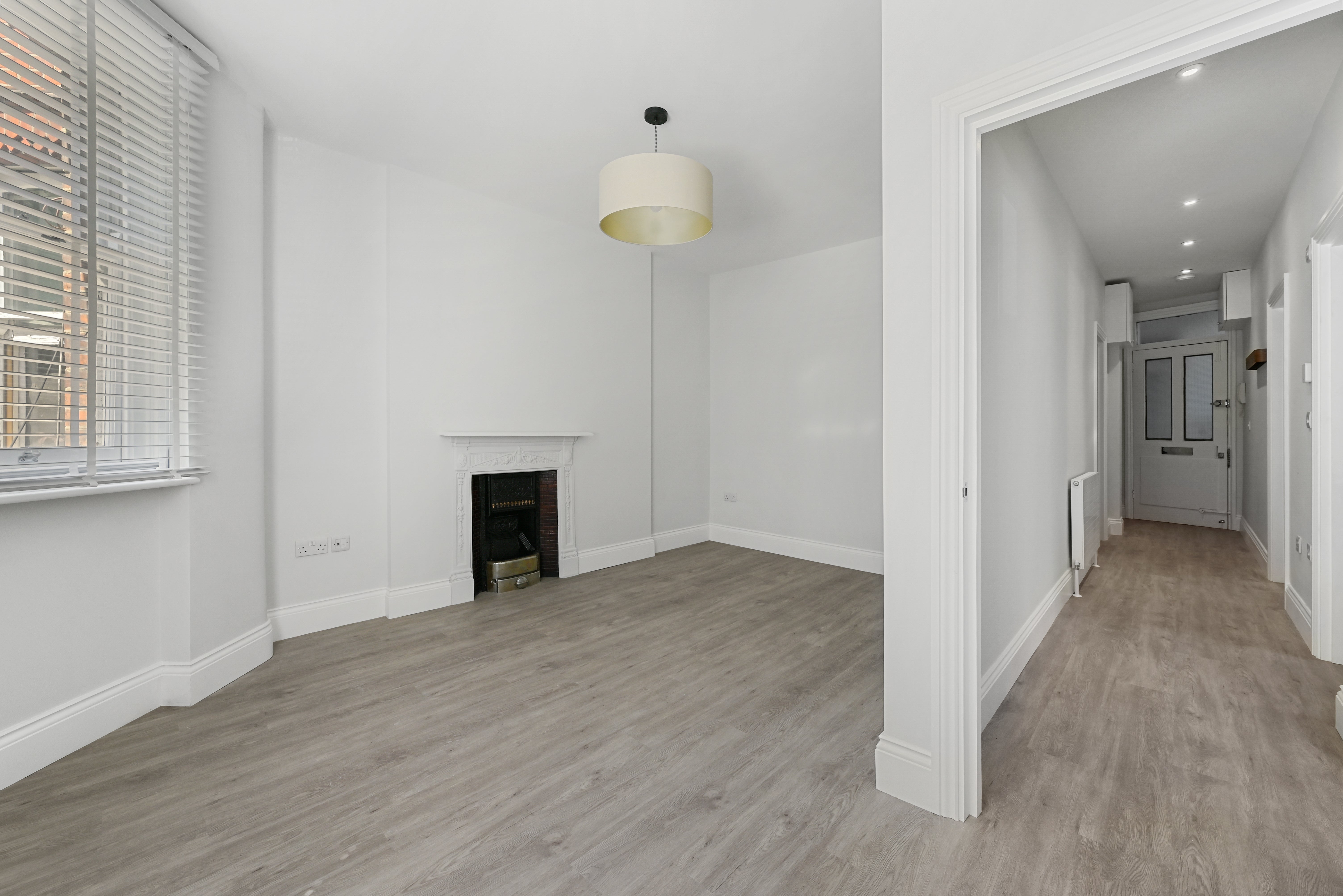 Flat Bolingbroke Road in Greater London