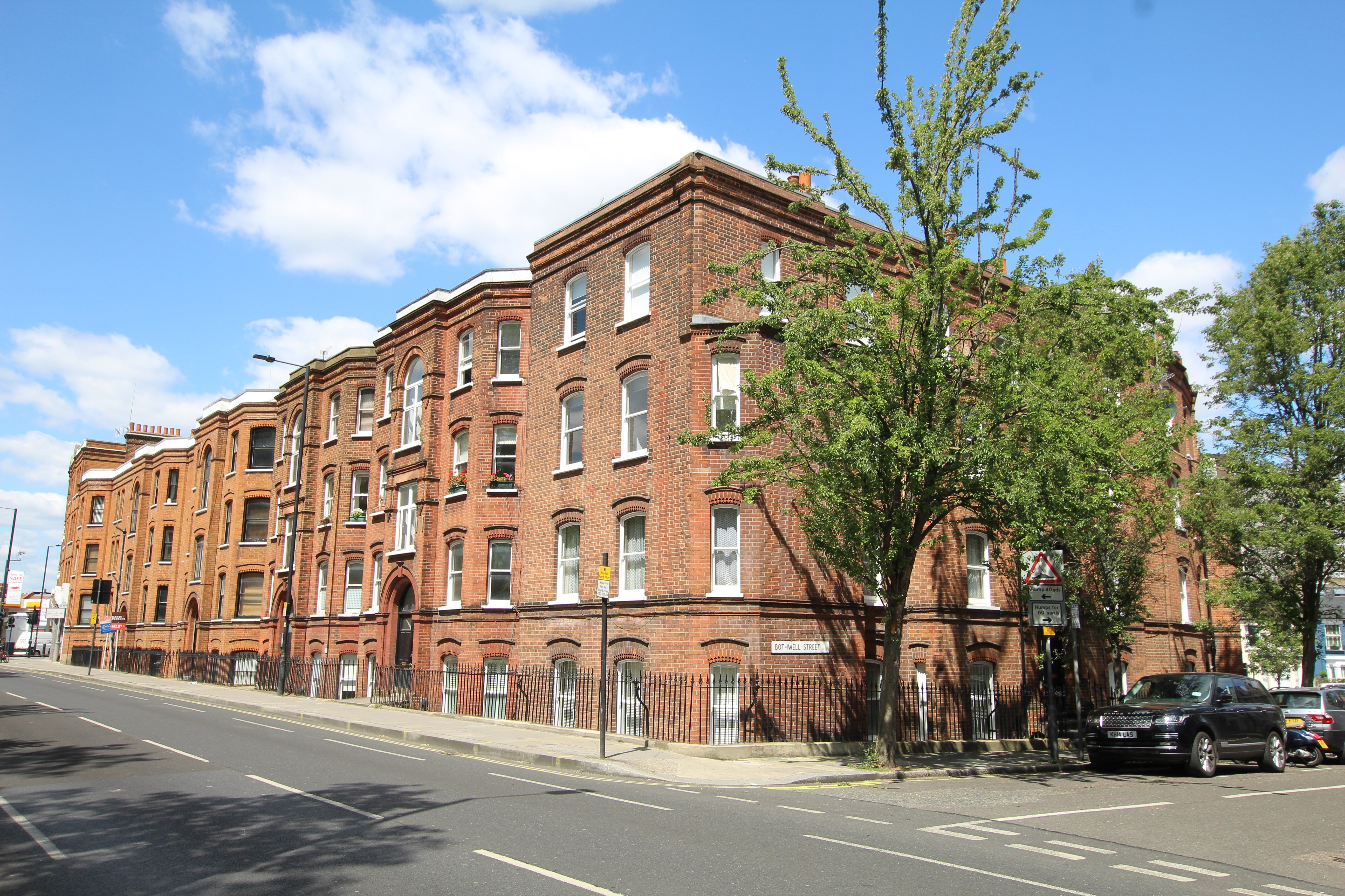 Flat Bolingbroke Road in Greater London