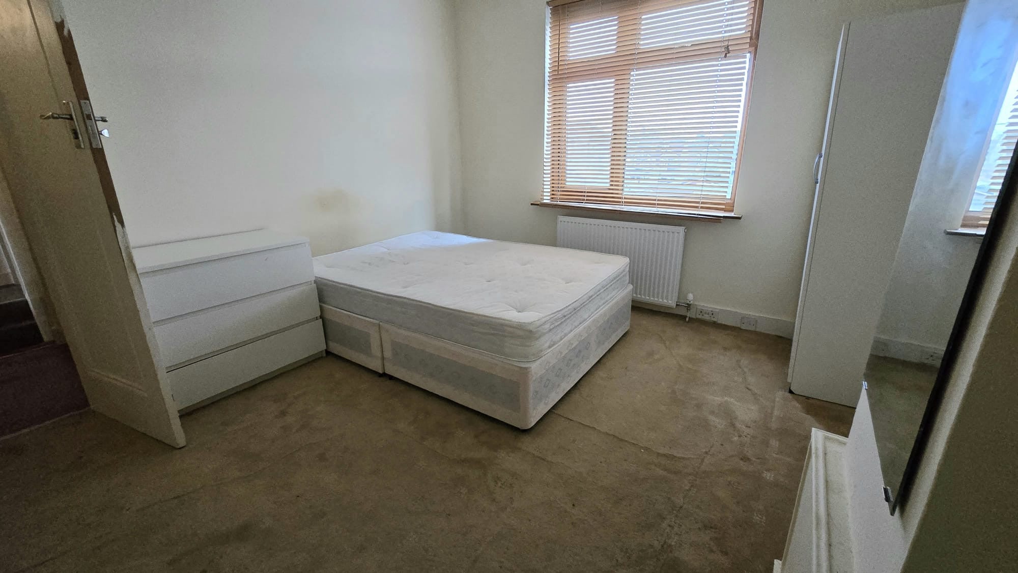 Flat Braintree Avenue in Greater London