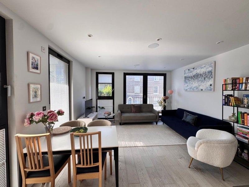 Flat Leighton Road in Greater London