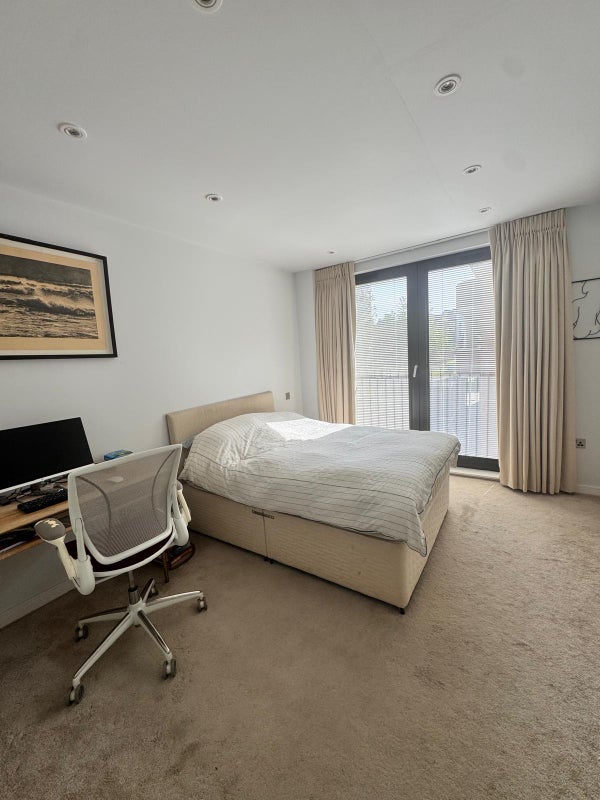 Flat Leighton Road in Greater London