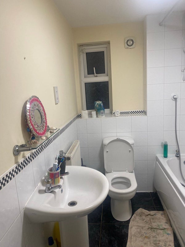 Room Briarfield Road in Manchester