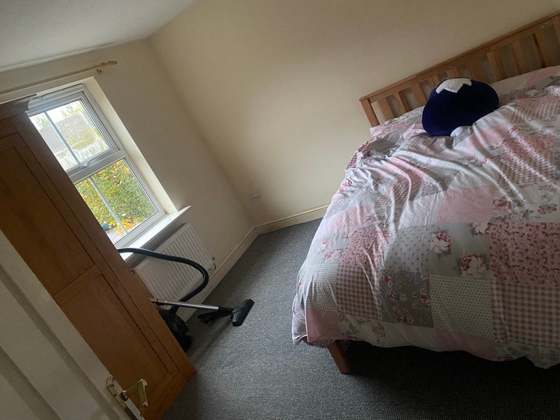 Room Briarfield Road in Manchester