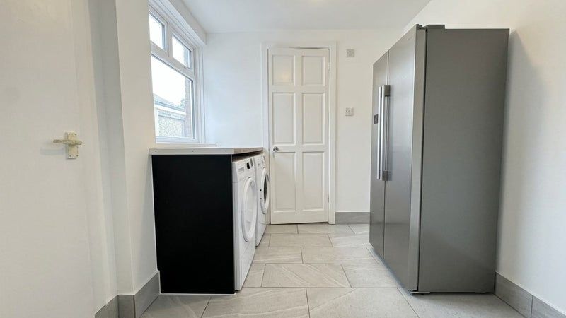Room Willenhall Road in Greater London