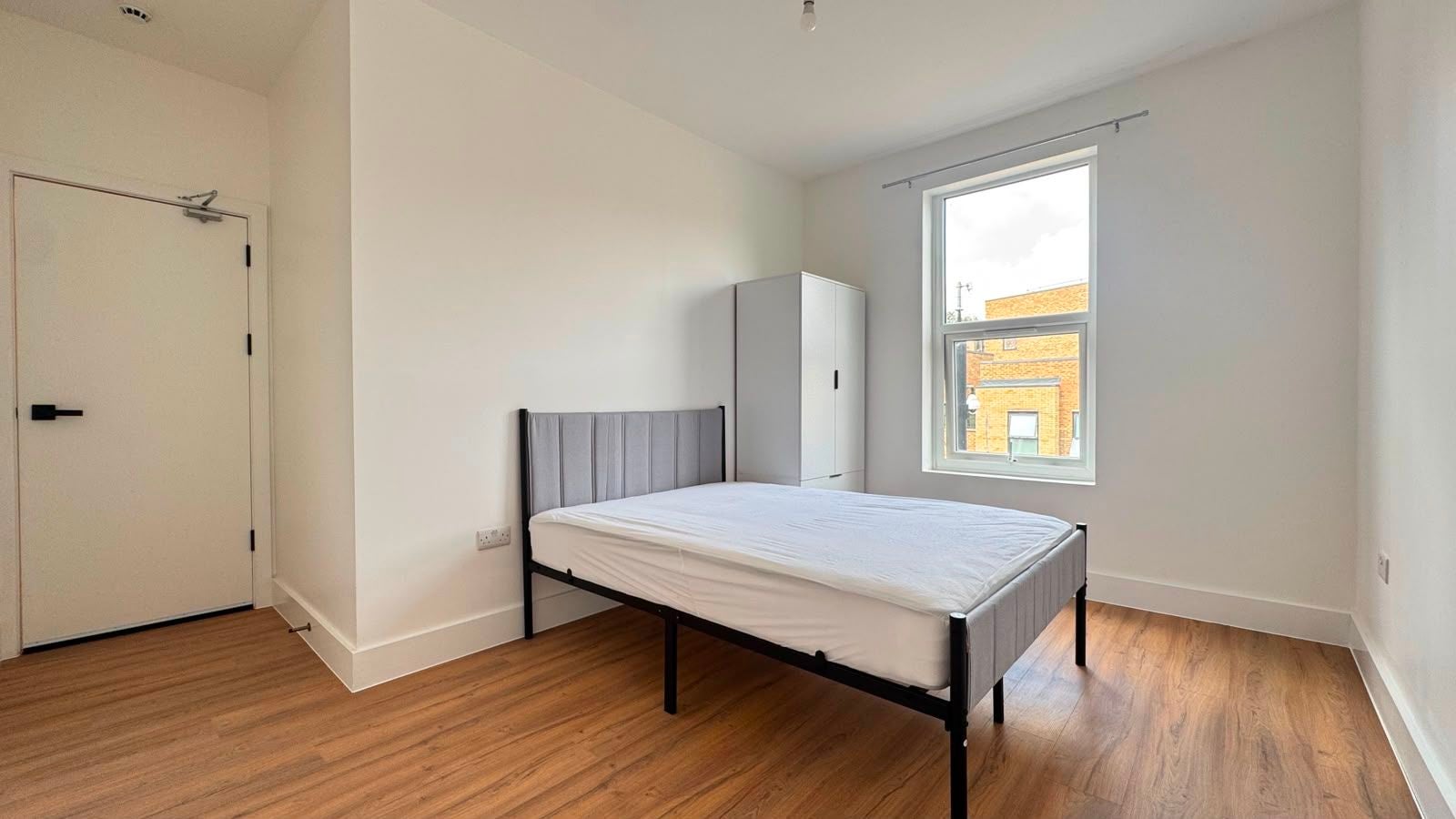 Room Willenhall Road in Greater London