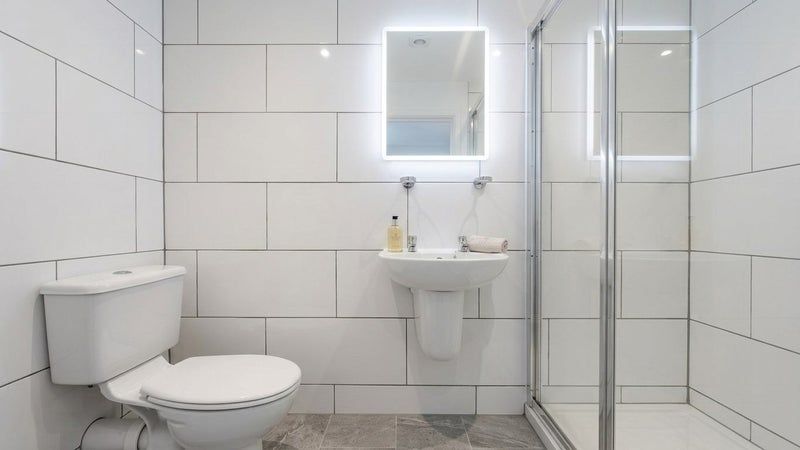 Room Willenhall Road in Greater London