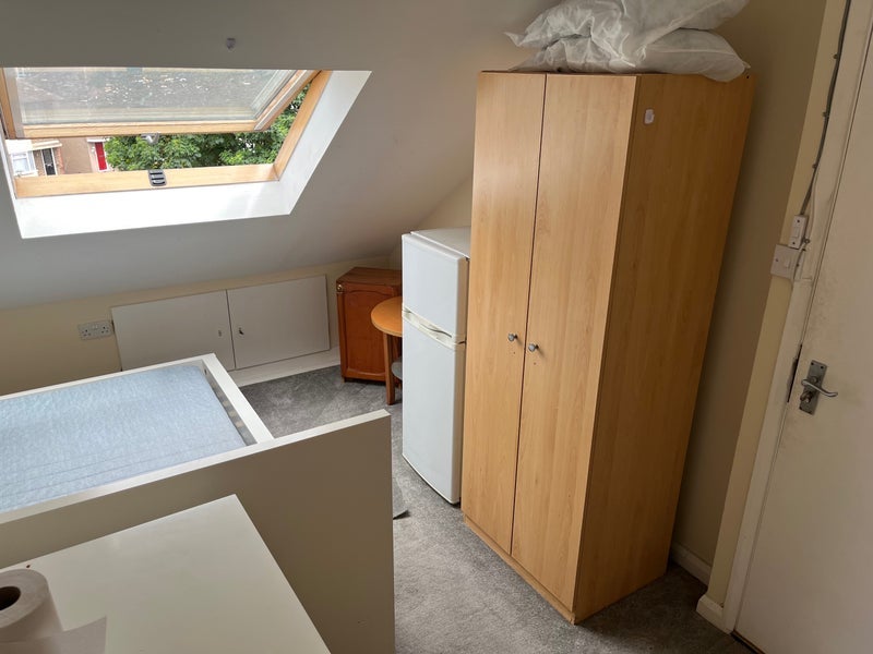 Room Riverside Drive in Greater London