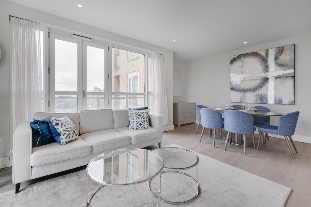 Flat Westferry Circus in Greater London