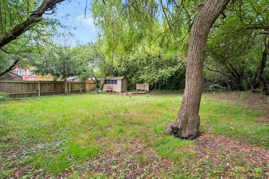 Flat Roe End in Greater London