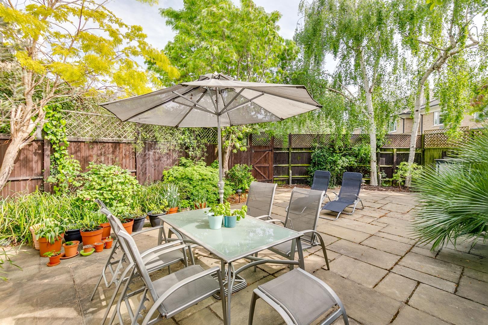 House Fitzroy Crescent in Greater London