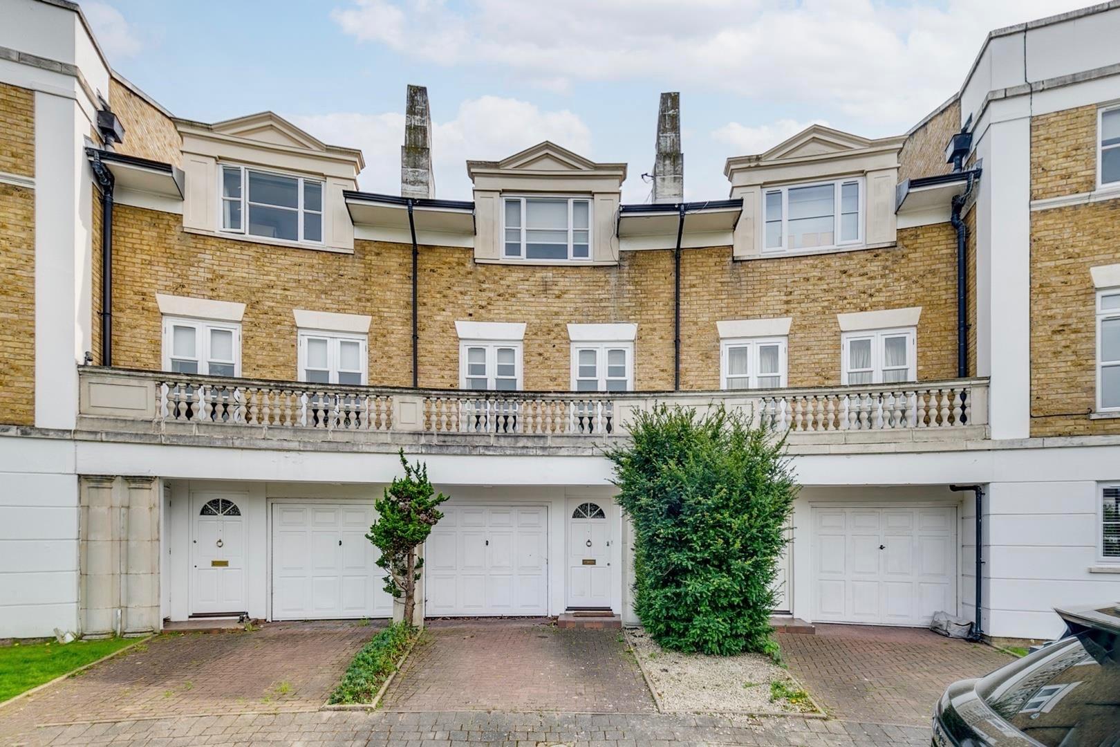 House Fitzroy Crescent in Greater London