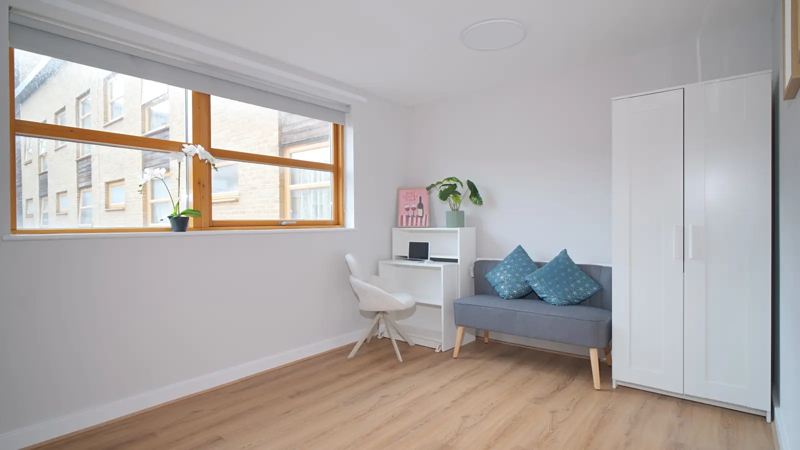Room Approach Road in Greater London