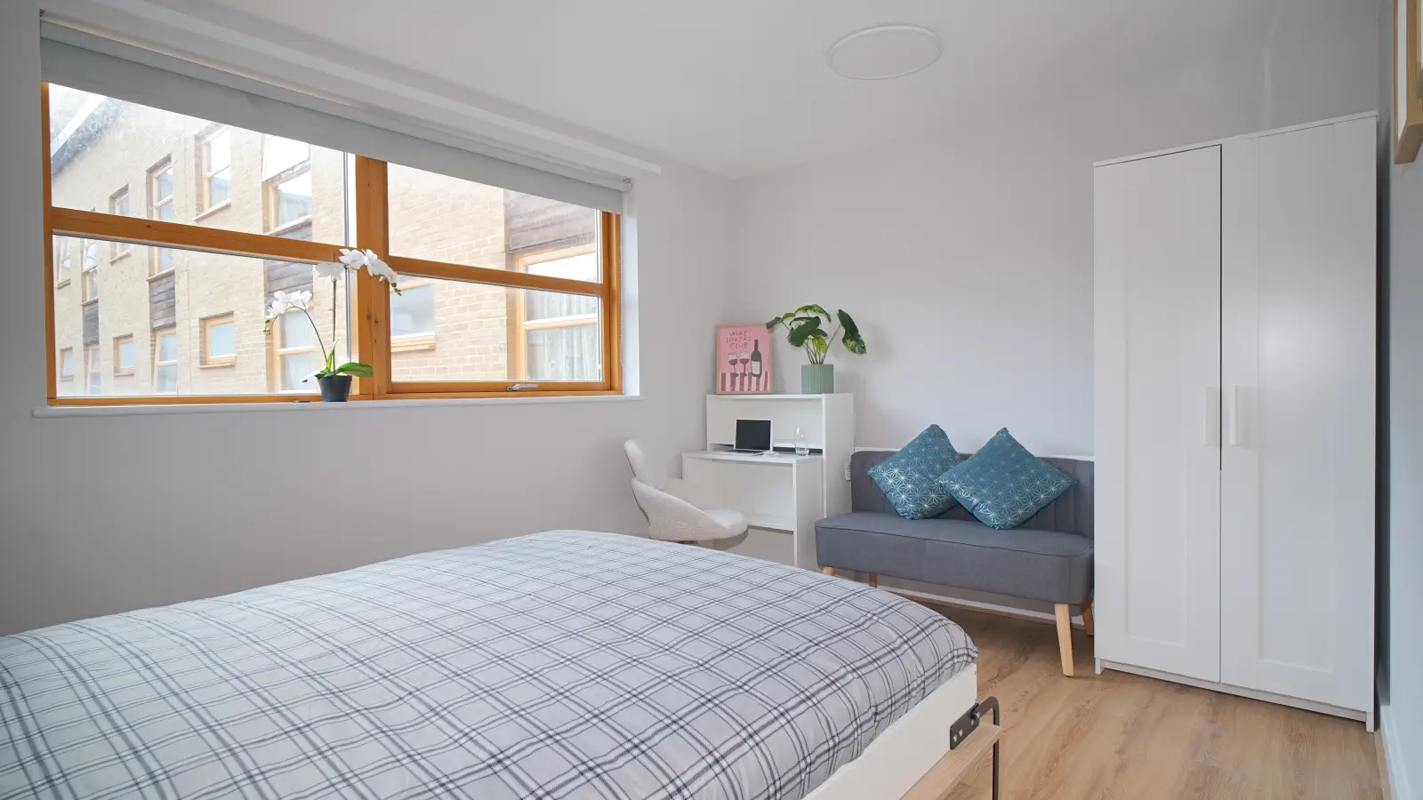 Room Approach Road in Greater London