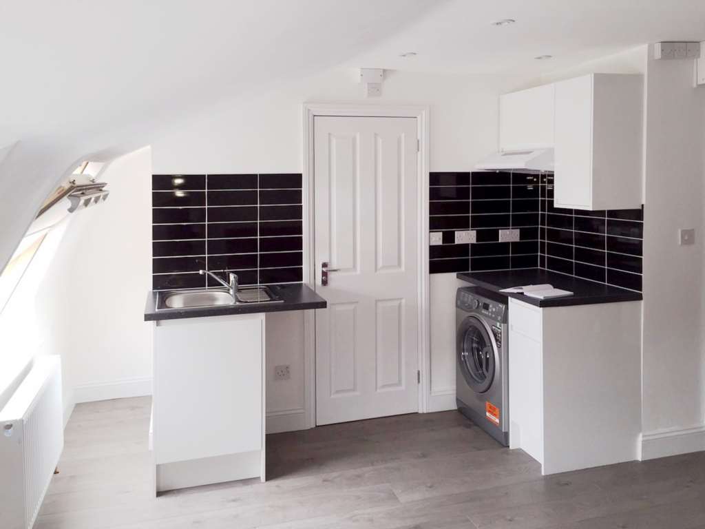 Flat Kirchen Road in Greater London