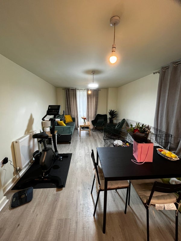 Room Hadleigh Grove in Greater London
