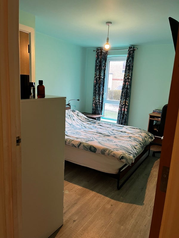 Room Hadleigh Grove in Greater London