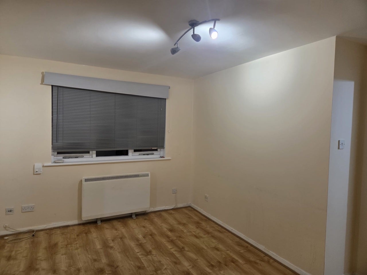 Flat Magpie Close in Greater London