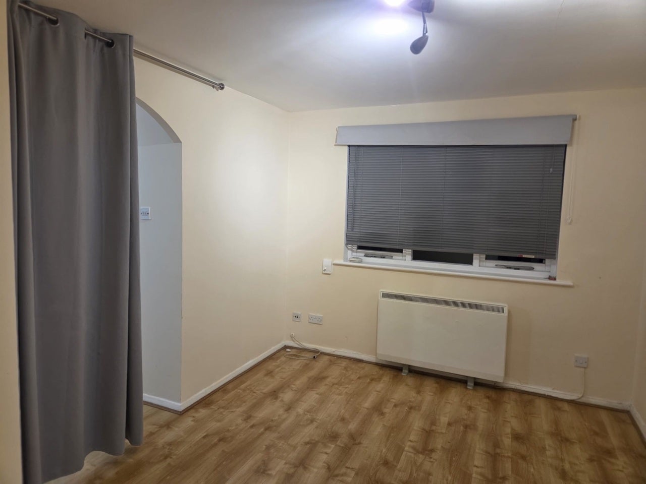 Flat Magpie Close in Greater London