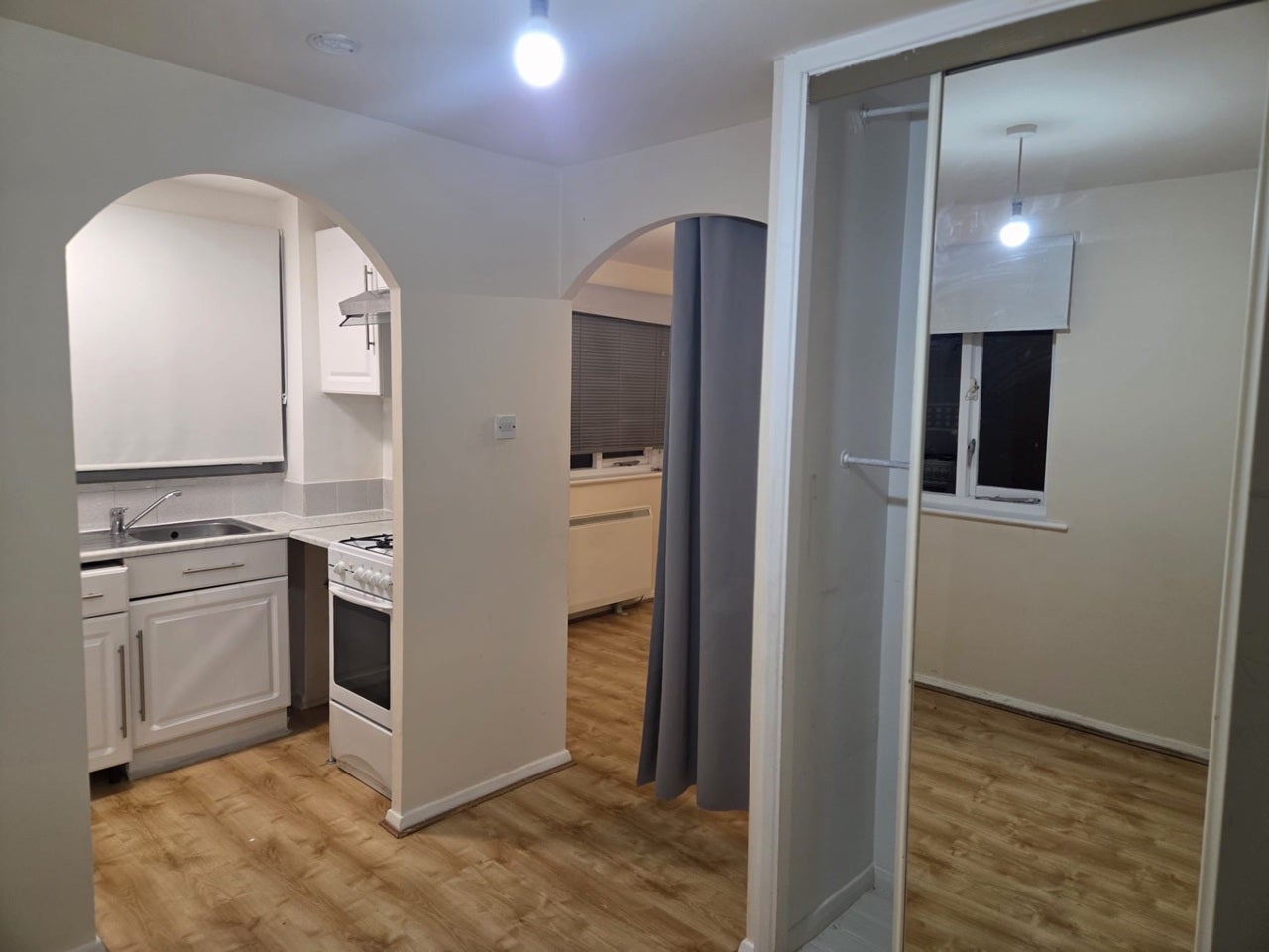Flat Magpie Close in Greater London