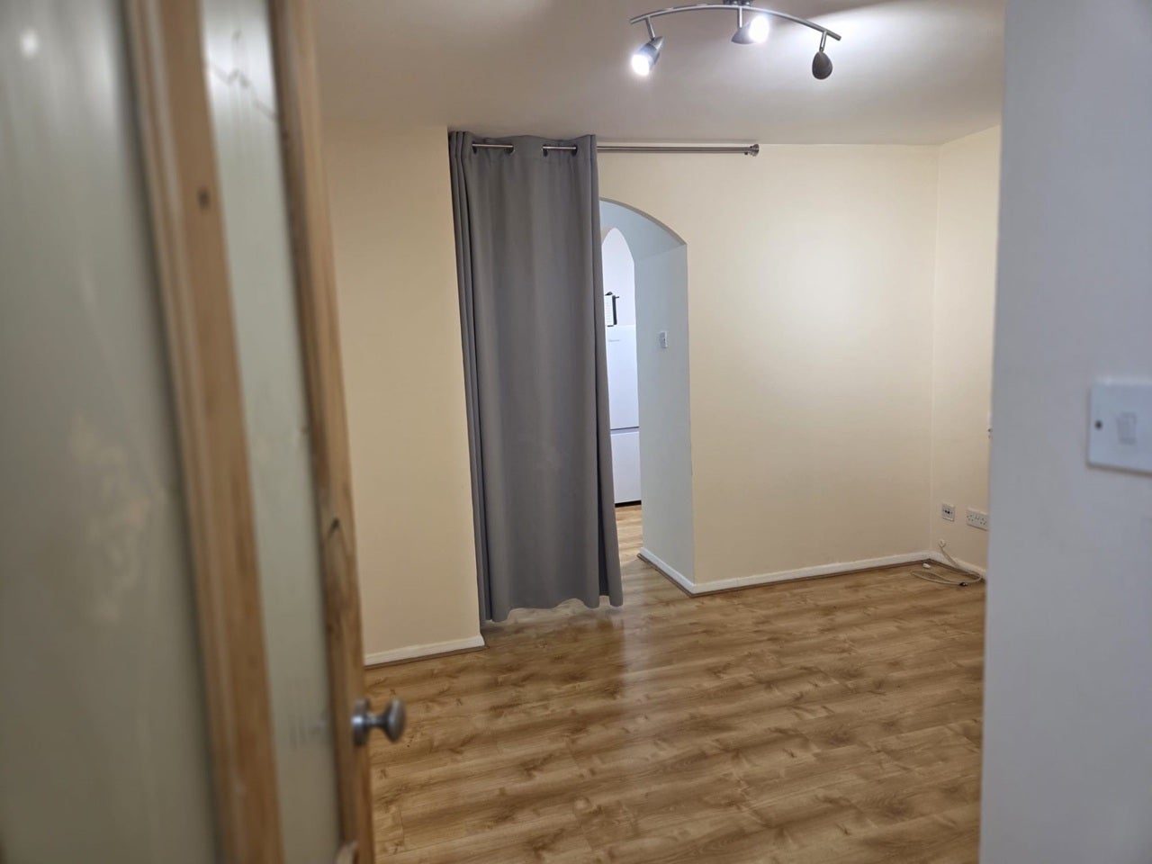 Flat Magpie Close in Greater London