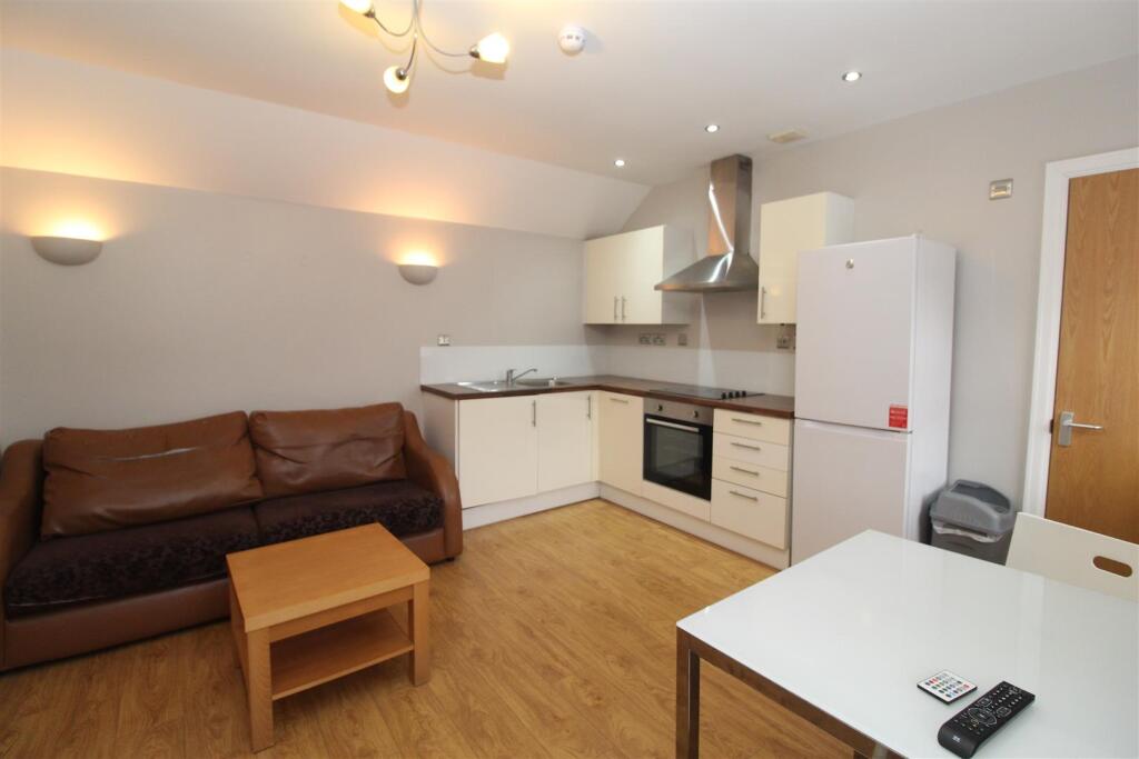 Flat Monthermer Road in Cardiff