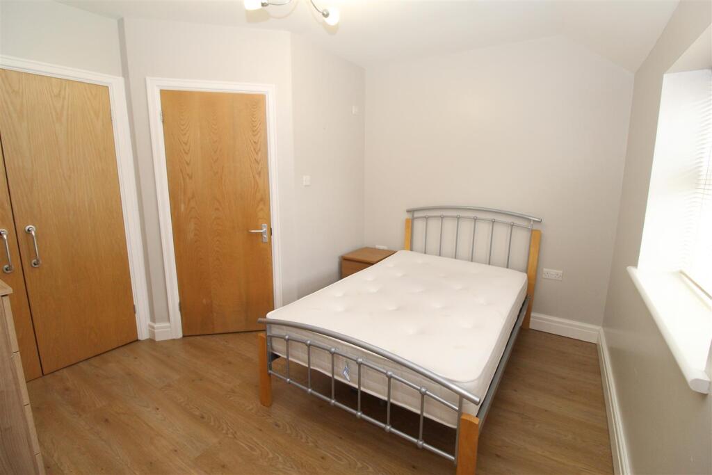 Flat Monthermer Road in Cardiff