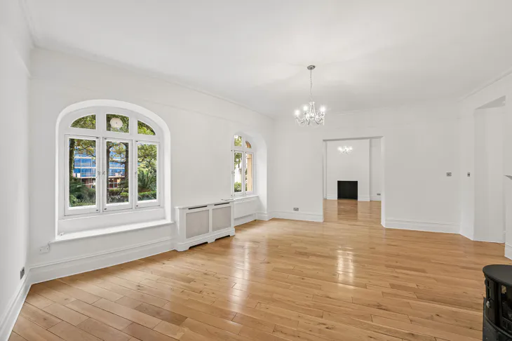 Flat Iverna Court in Greater London