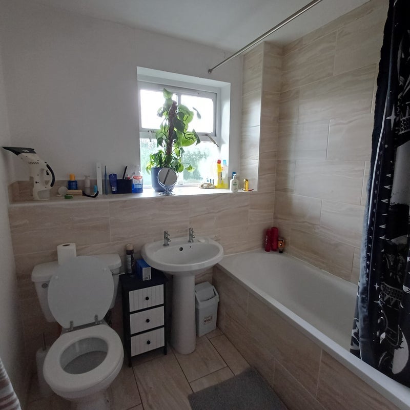 Room Linen Court in Salford