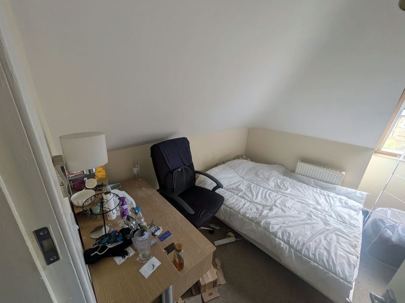 Room Chesser Avenue in City of Edinburgh