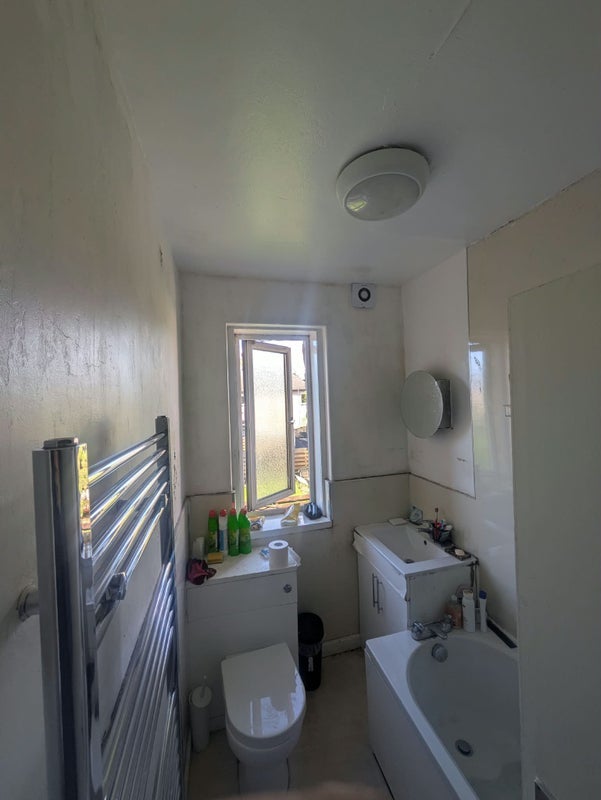 Room Chesser Avenue in City of Edinburgh