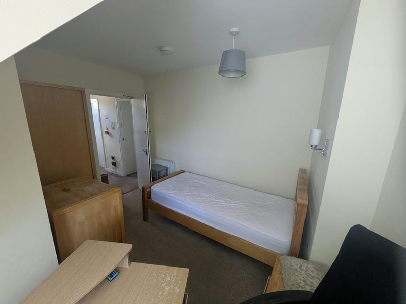 Room Chesser Avenue in City of Edinburgh