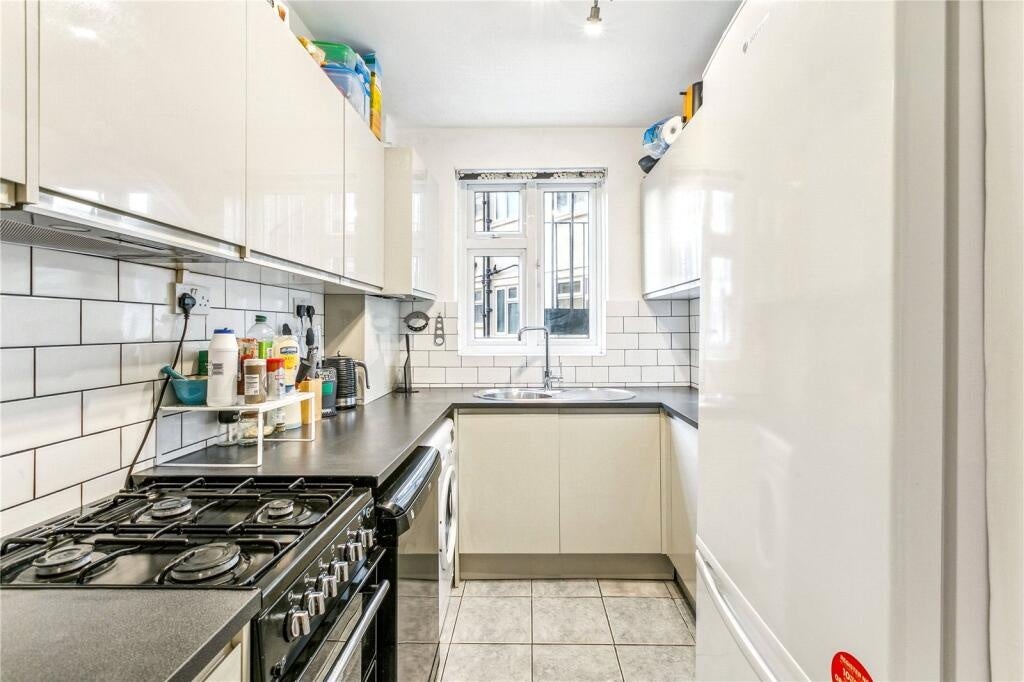 Room Leigham Court Road in Greater London