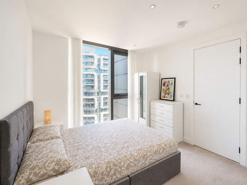Flat Dagenham Road in Greater London