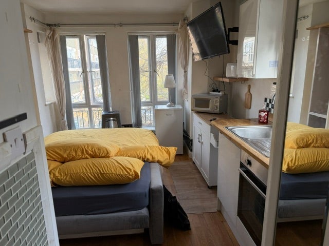Flat Leyton Grange in Greater London