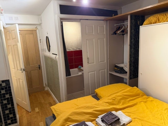 Flat Leyton Grange in Greater London