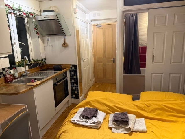 Flat Leyton Grange in Greater London