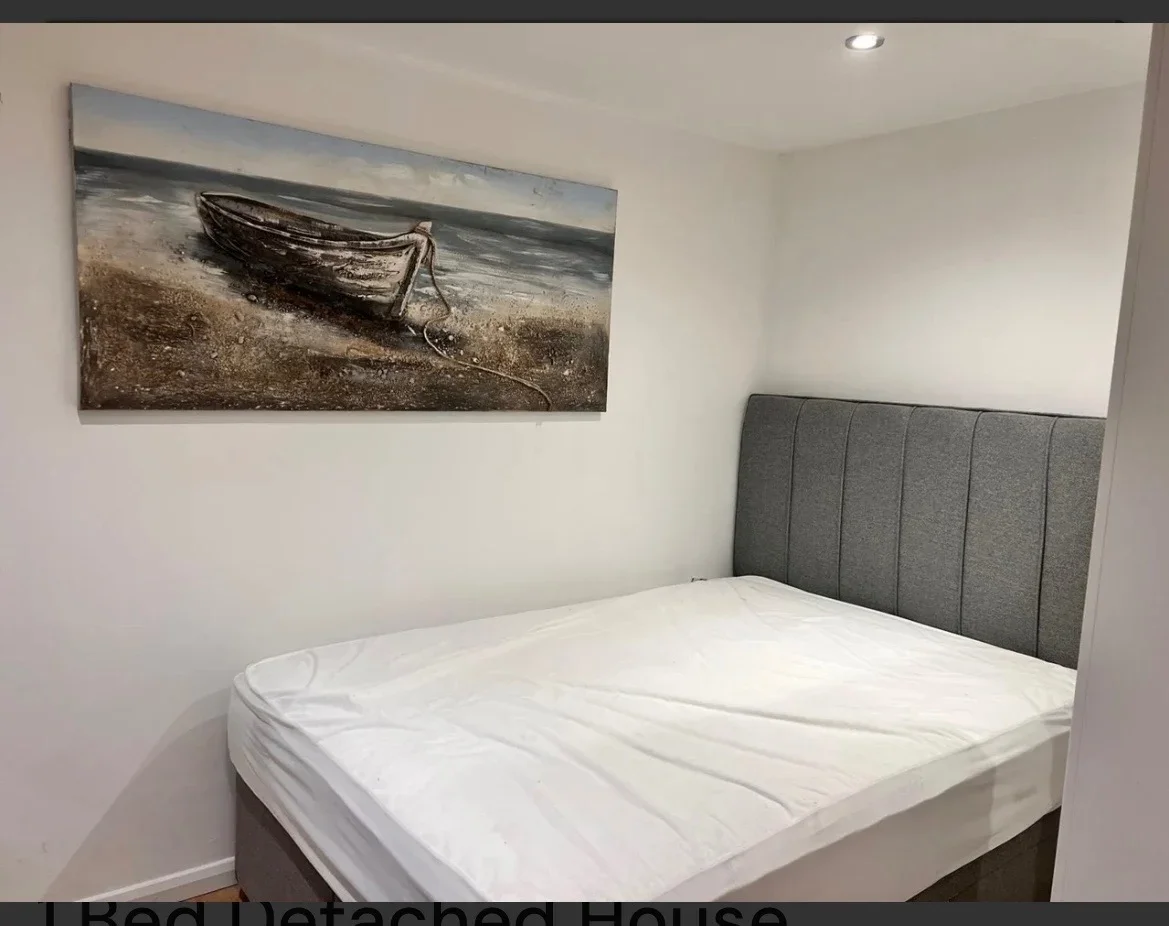 Flat Maylands Avenue in Greater London