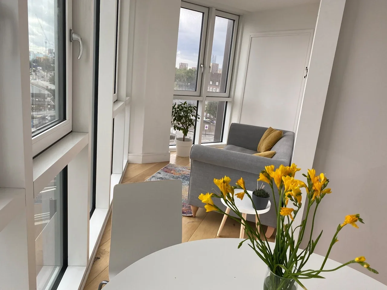 Room High Street in Greater London