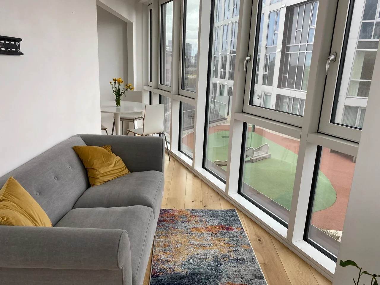 Room High Street in Greater London