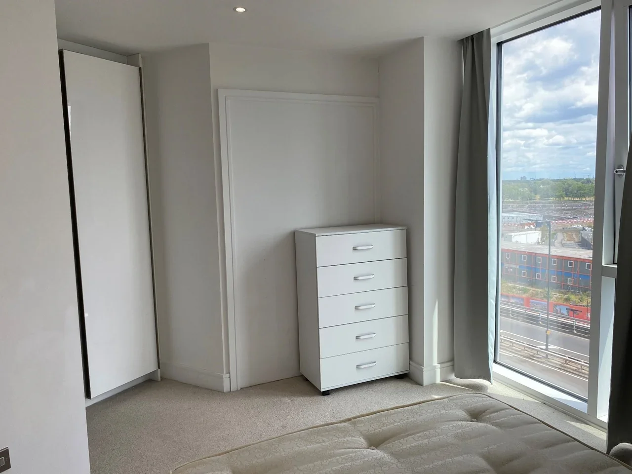 Room High Street in Greater London
