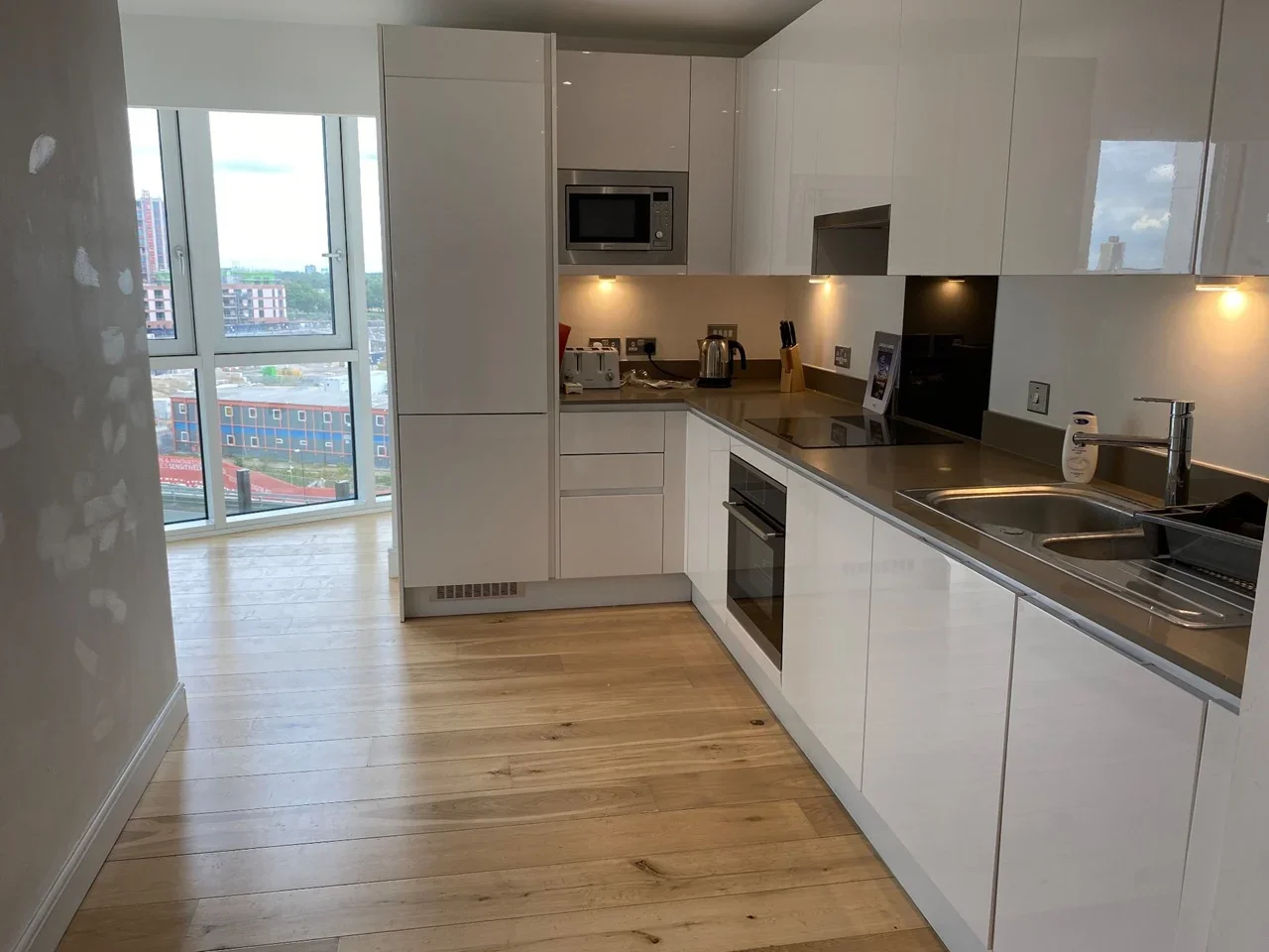 Room High Street in Greater London